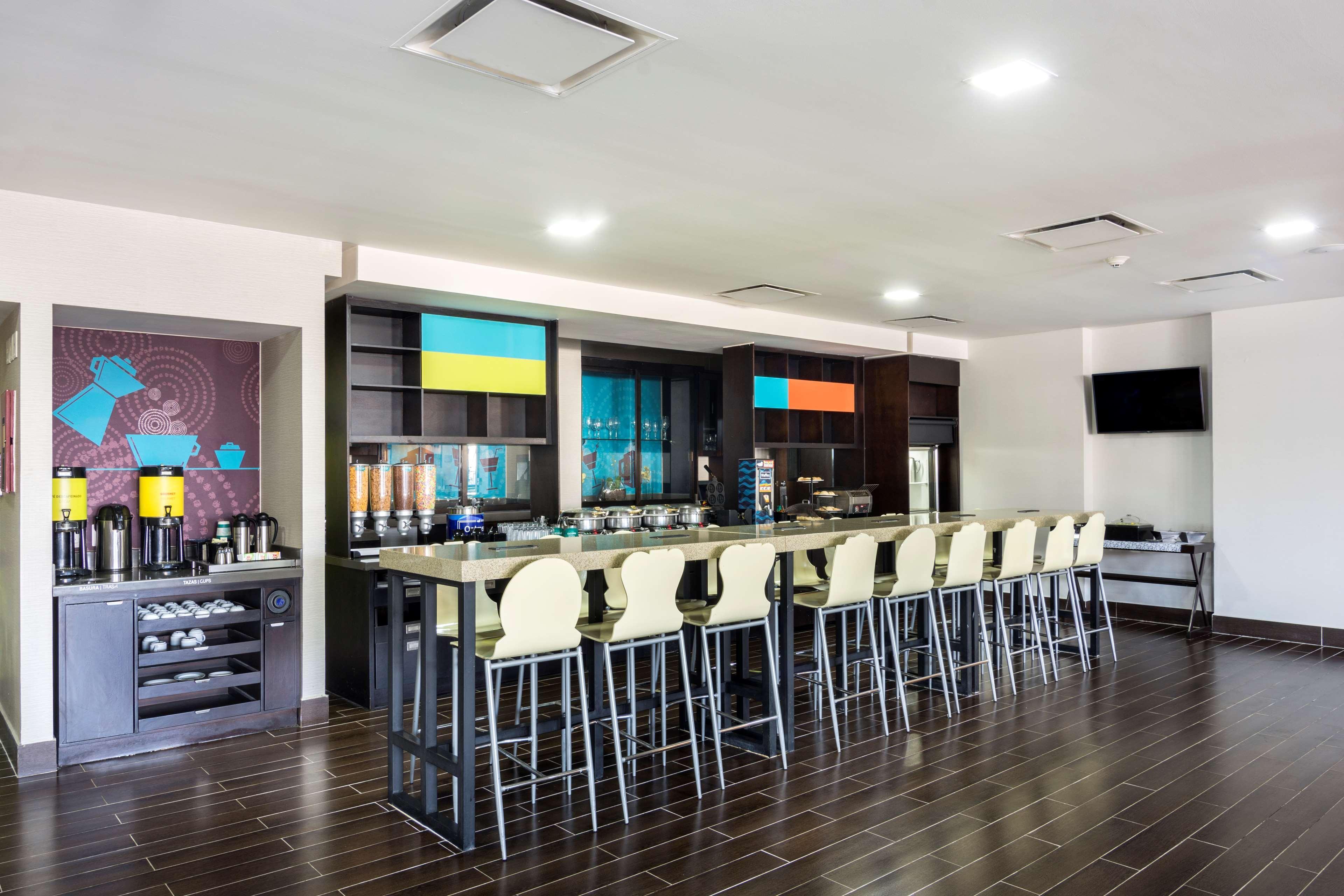 希尔顿克雷塔罗家木套房酒店 外观 照片